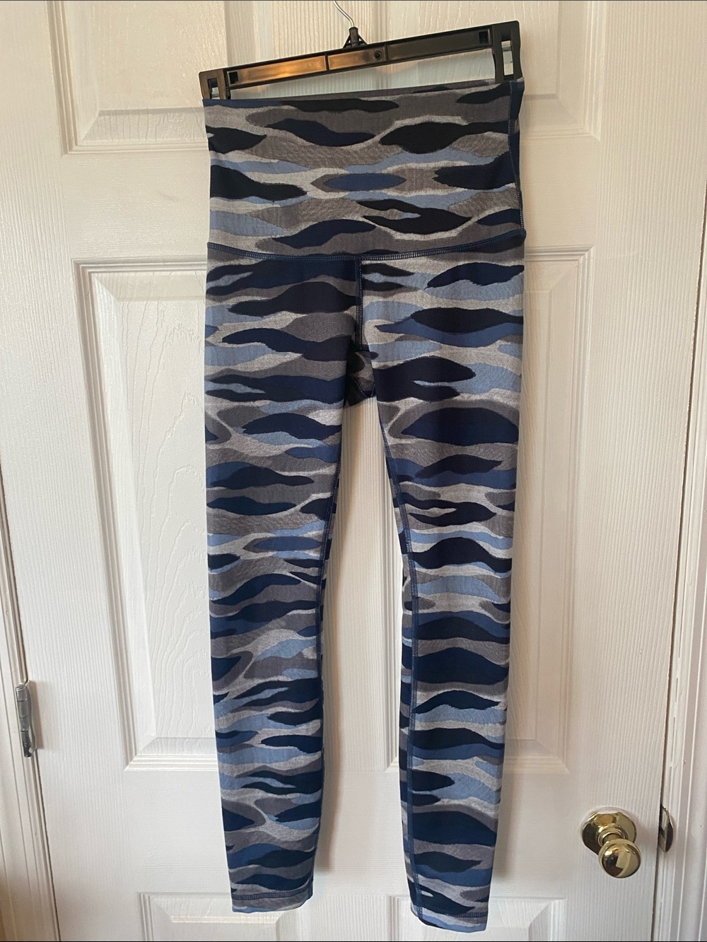 lululemon athletica womens Navy & Gray Camo Leggings - Picture 2 of 3